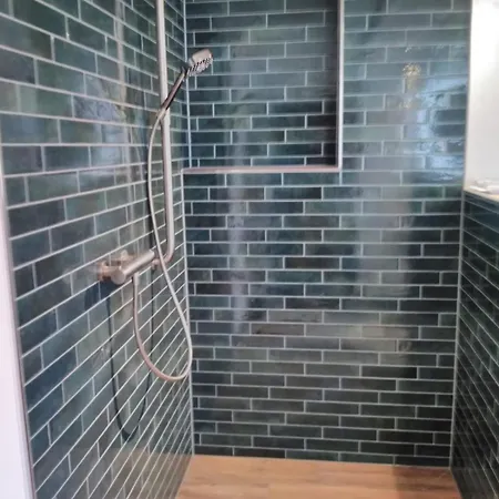 Emmer, Ein In Mit Zwei Zimmern 슈나이더슈발렌베르크