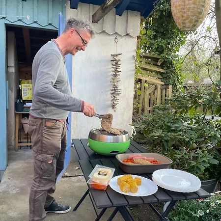 Emmer, Ein In Mit Zwei Zimmern 슈나이더슈발렌베르크